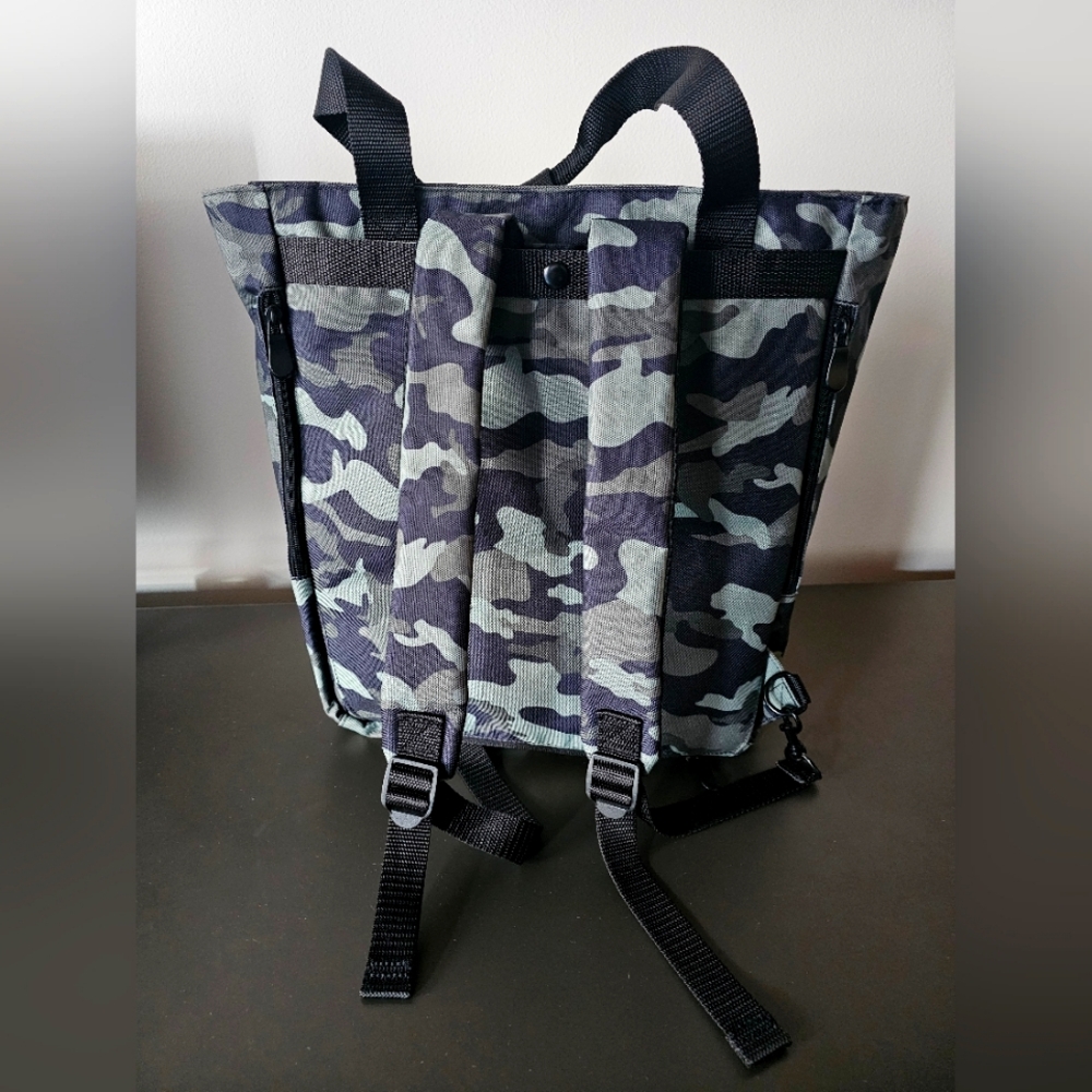 Lo & Sons Edgemont Backpack in camo euc convertible tote